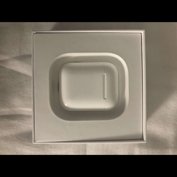 Brand new Apple AirPods - Picture 4 of 7